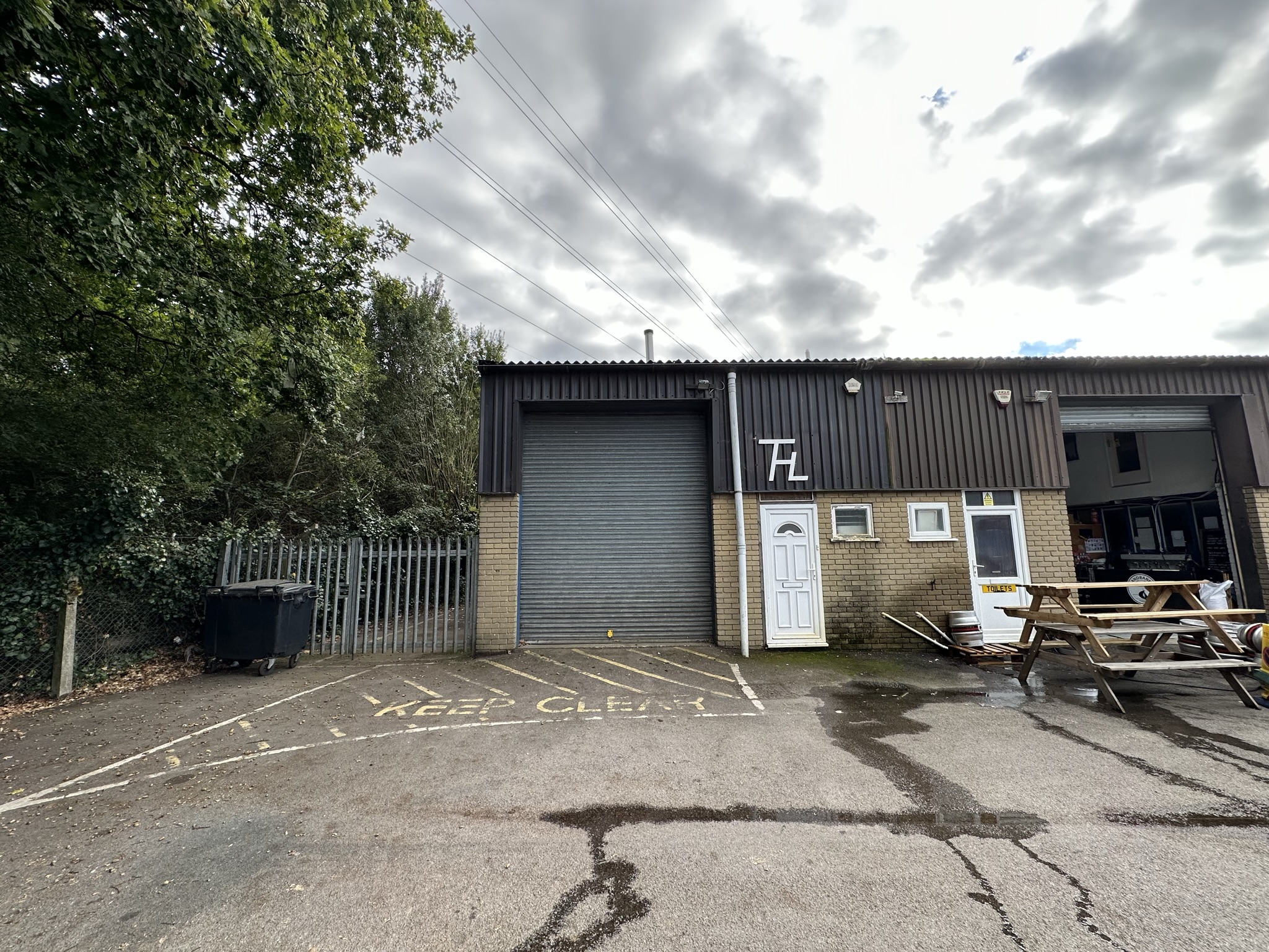 END OF TERRACE INDUSTRIAL UNIT TO LET – POOLE