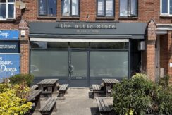 RETAIL UNIT TO LET IN BROADSTONE