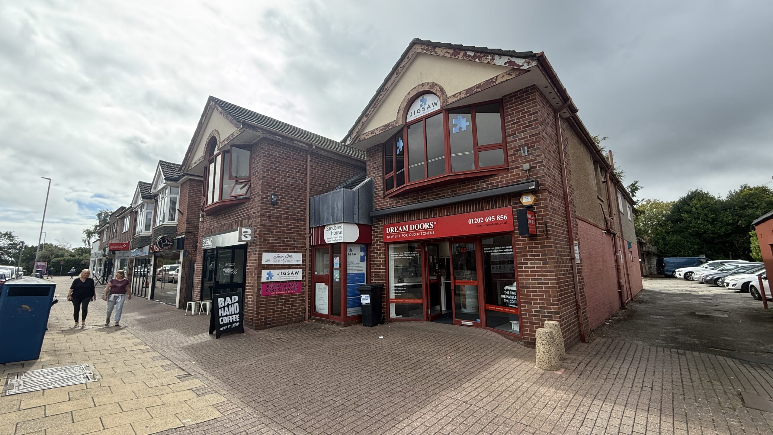 FIRST FLOOR OFFICE TO LET IN BROADSTONE